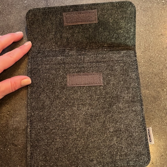 Moko Tablet e-reader Sleeve- Gray felt fabric 6.5 “x 7” interior pocket NEW! - Picture 3 of 5